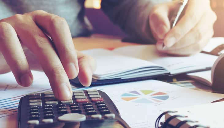 Como um Sistema ERP auxilia na redução de custos operacionais?